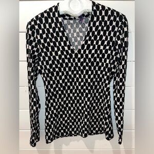📍 LAURÈL Black and White Patterned V-Neck Top – Size CAN 12